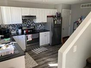 1717 Rockhill Rd in Manhattan, KS - Building Photo - Building Photo