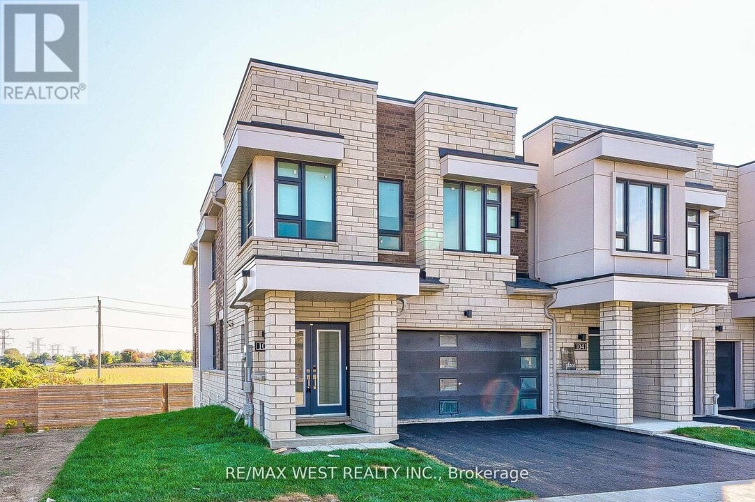 100 Sailors Landing in Bowmanville, ON - Building Photo