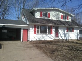 600 Elm St in Rothschild, WI - Building Photo
