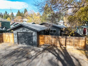 545 NW Portland Ave in Bend, OR - Foto de edificio - Building Photo
