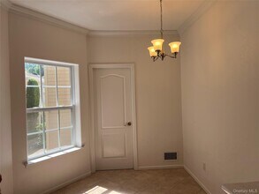 85 Windwatch Dr in Hauppauge, NY - Building Photo - Building Photo