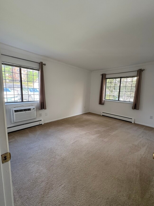 17 Essex Ct, Unit 17 in Brookfield, CT - Building Photo - Building Photo