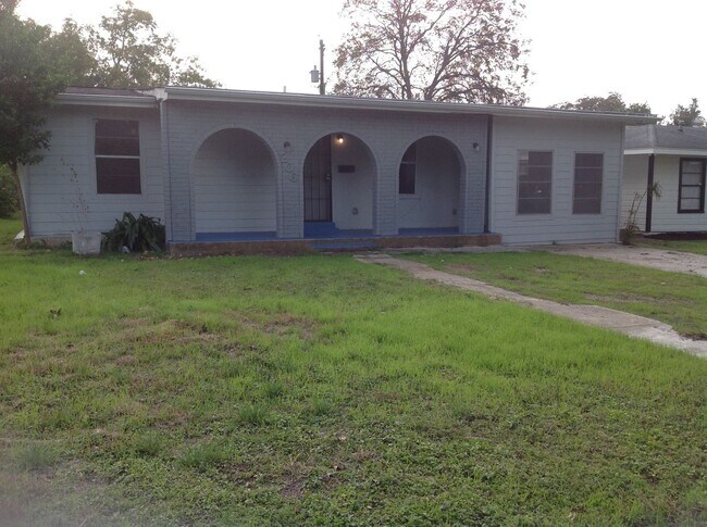 206 Hub Ave in San Antonio, TX - Building Photo - Building Photo
