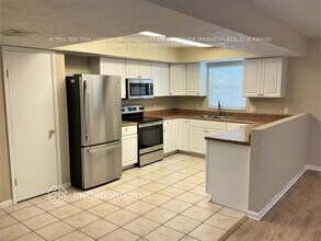 3831 Parkside Dr in Valrico, FL - Building Photo - Building Photo
