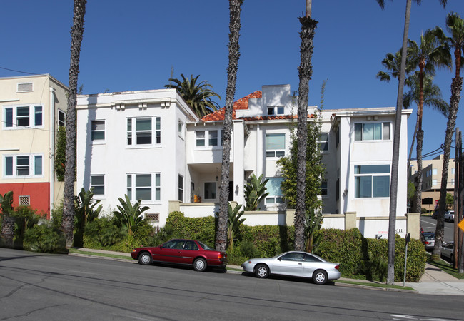 2011 Front St in San Diego, CA - Foto de edificio - Building Photo