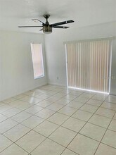 594 Oak Branch Cir in Kissimmee, FL - Building Photo - Building Photo