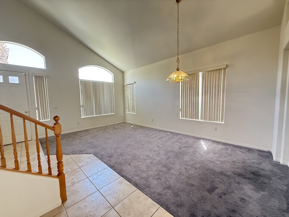 324 Sea Rim Ave in Las Vegas, NV - Building Photo