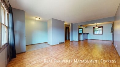 3 Bed 2 Bath Duplex w/ Attached Garage in Sioux Falls, SD - Building Photo - Building Photo