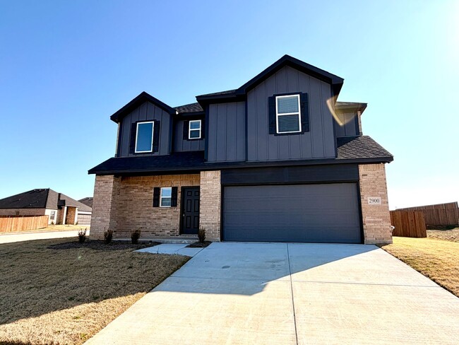 property at 2900 Woodbrook Dr