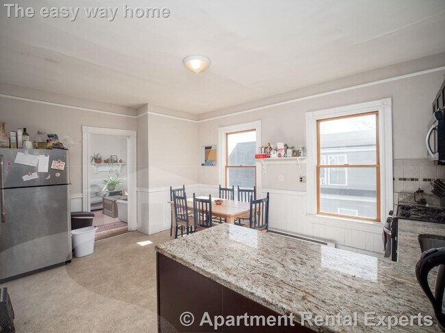 318 Beacon St, Unit 2 in Somerville, MA - Building Photo - Building Photo