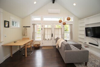 816 NE Imperial Ave in Portland, OR - Foto de edificio - Building Photo