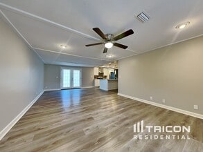 105 Ravenway Dr in Seffner, FL - Building Photo - Building Photo