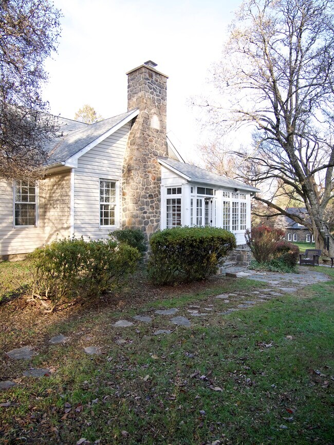 317 Waterloo Ave in Berwyn, PA - Building Photo - Building Photo