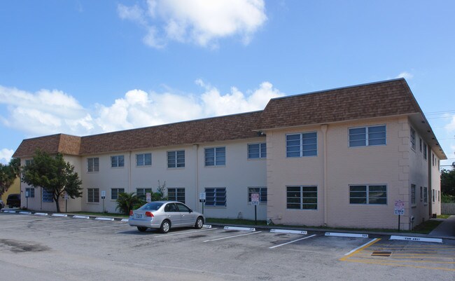 1400 NE 50th Ct in Oakland Park, FL - Building Photo - Building Photo