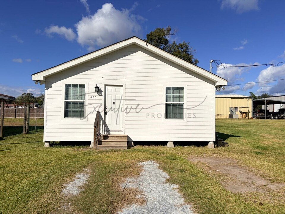 423 Broussard Ln in Lake Charles, LA - Building Photo