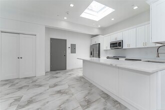 138 E Park Ave, Unit 2 in Long Beach, NY - Building Photo - Building Photo