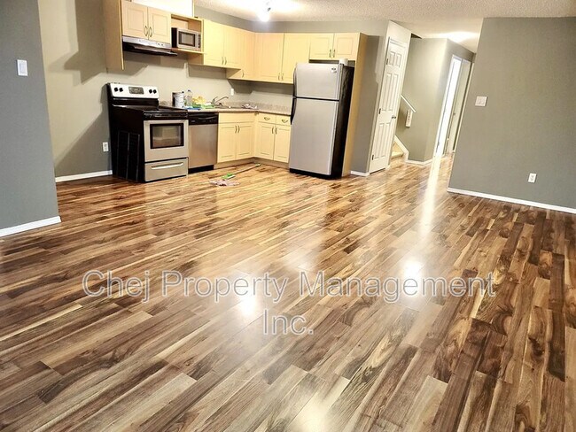 148 Brintnell Blvd NW in Edmonton, AB - Building Photo - Building Photo