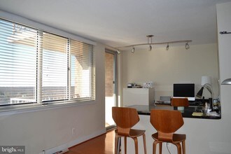 1220 Blair Mill Rd-Unit -1001 in Silver Spring, MD - Building Photo - Building Photo