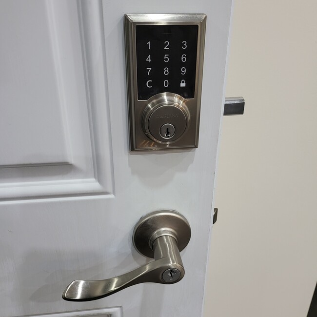 110 Schley St, Unit 1R in Newark, NJ - Building Photo - Building Photo