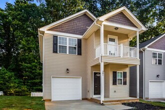109 Lookout Point Pl in Mooresville, NC - Building Photo - Building Photo