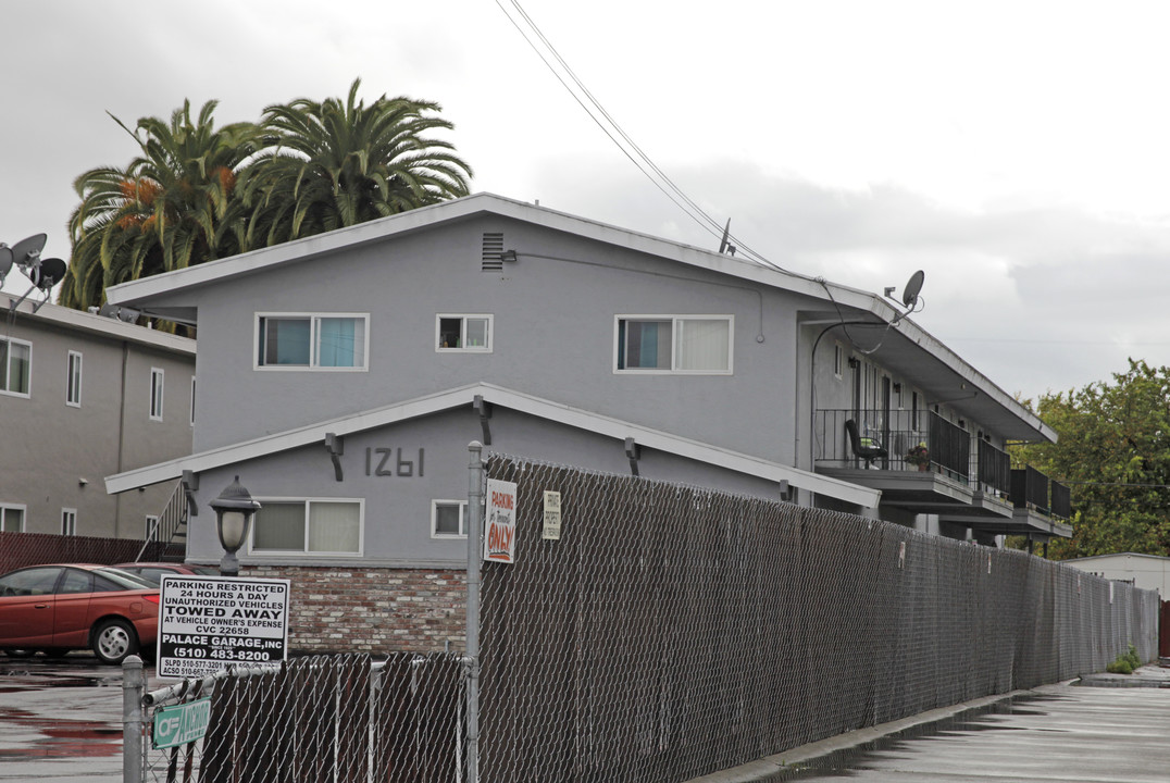 1261 Pacific Ave in San Leandro, CA - Foto de edificio