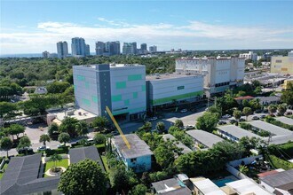 2465 SW 27th St in Miami, FL - Building Photo - Building Photo