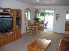 4564 Beverly Glen Dr in Oceanside, CA - Building Photo - Building Photo