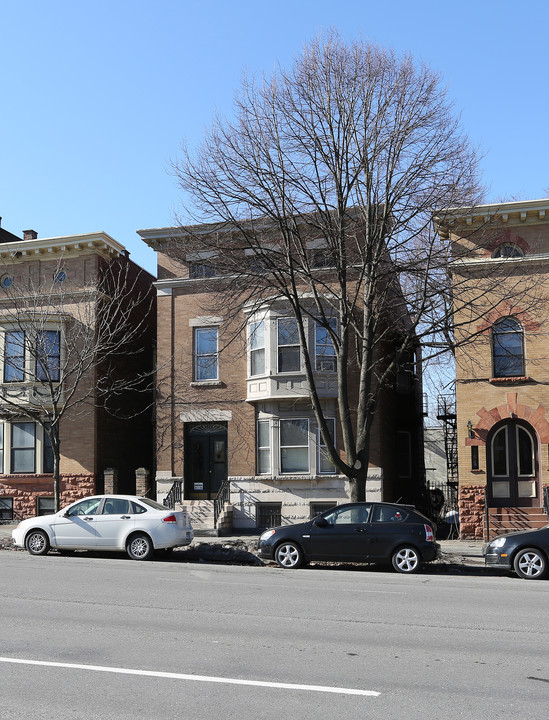 548 Madison Ave in Albany, NY - Building Photo