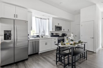 3987 Dalton Ave in Los Angeles, CA - Foto de edificio - Building Photo