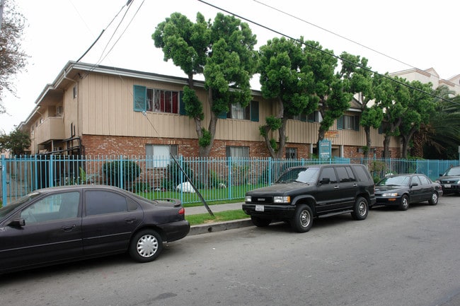 8630 Willis Ave in Panorama City, CA - Building Photo - Building Photo