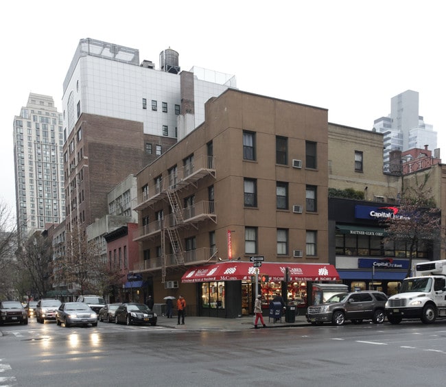 200 E 77th St in New York, NY - Foto de edificio - Building Photo