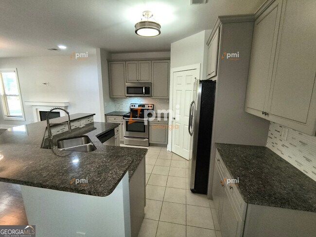 1778 Maple Walk Cir SW in Atlanta, GA - Building Photo - Building Photo