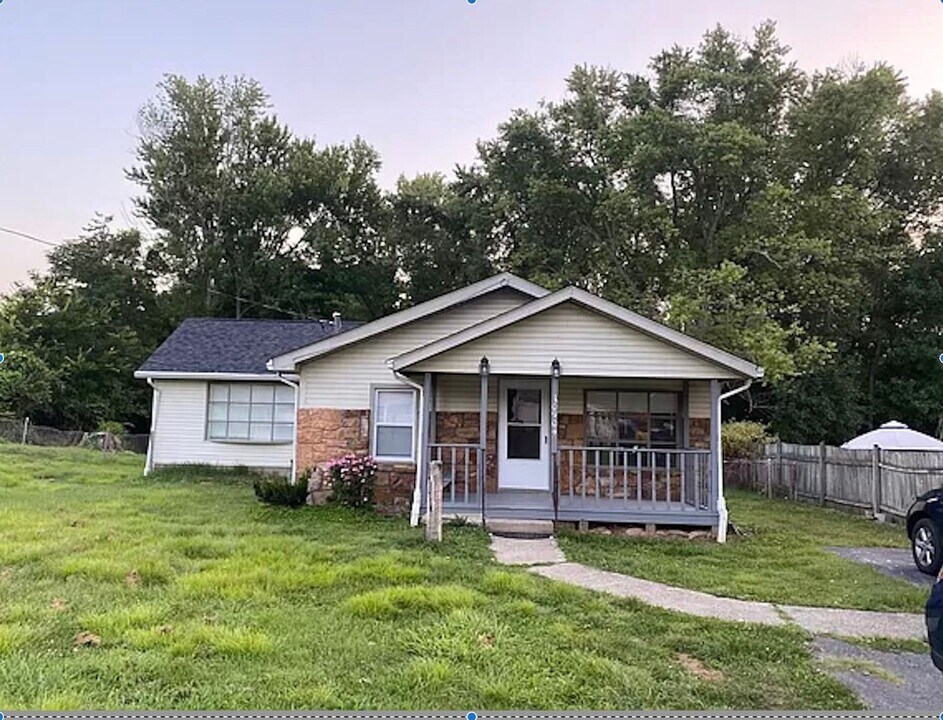 10904 Harrison Ln in Louisville, KY - Building Photo