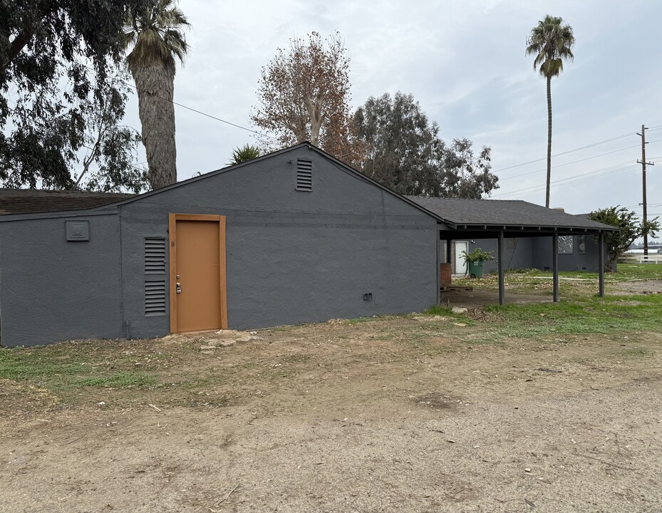 3037 S Shirk Rd in Visalia, CA - Building Photo