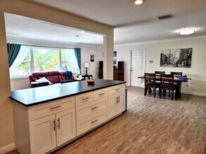 6049 45th Ave N in Kenneth City, FL - Building Photo - Building Photo