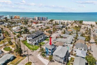 14500 N Bayshore Dr in Madeira Beach, FL - Building Photo - Building Photo