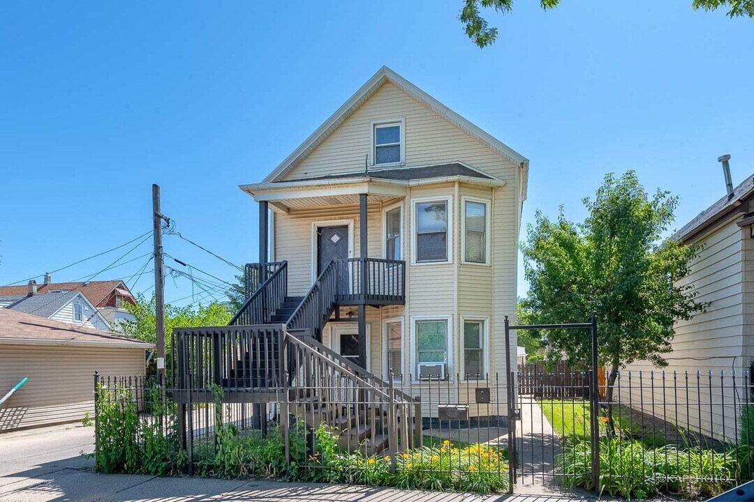 5015 S Rockwell St in Chicago, IL - Foto de edificio