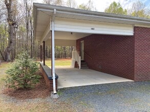 1957 Center Cross Church Rd in Asheboro, NC - Building Photo - Building Photo