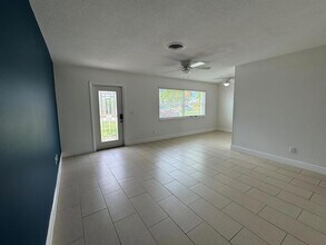 110 N Las Olas Dr in Jensen Beach, FL - Building Photo - Building Photo