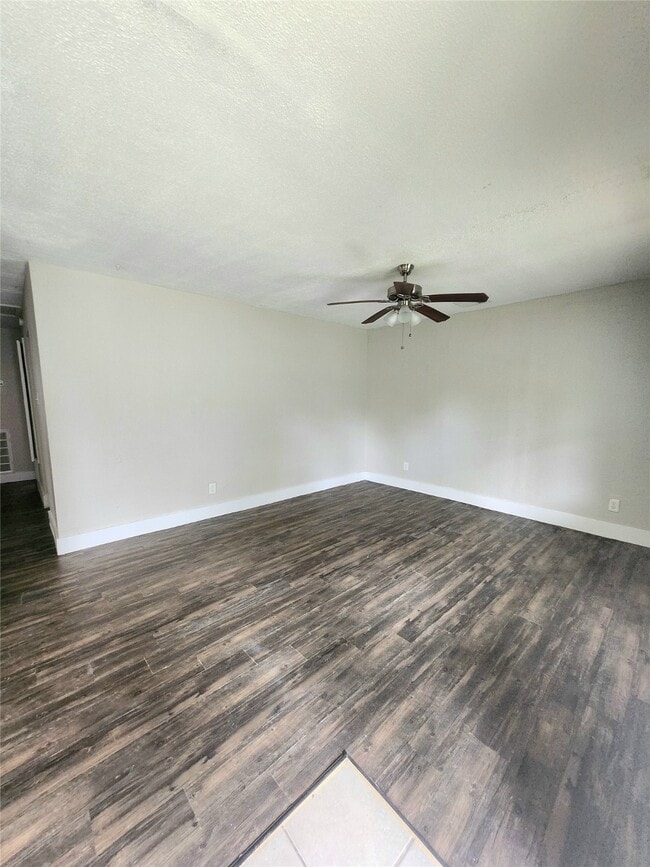 9110 Kentshire Dr in Houston, TX - Building Photo - Building Photo