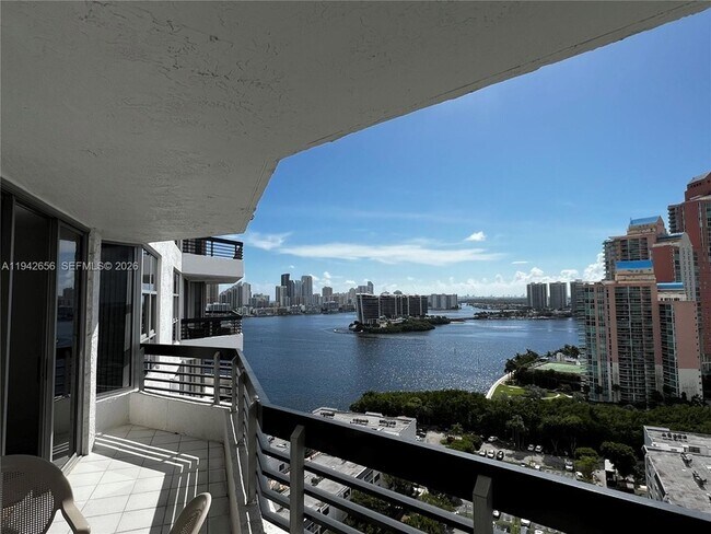 3400 NE 192 St, Unit 2102 in Aventura, FL - Building Photo - Building Photo