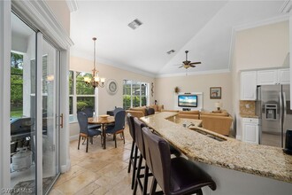 8884 Mustang Island Cir in Naples, FL - Foto de edificio - Building Photo