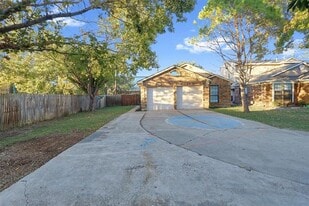 3002 Rustlewind Ln in Grand Prairie, TX - Building Photo