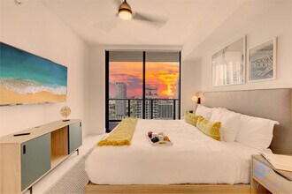 601 NE 1st Ave in Miami, FL - Building Photo - Building Photo