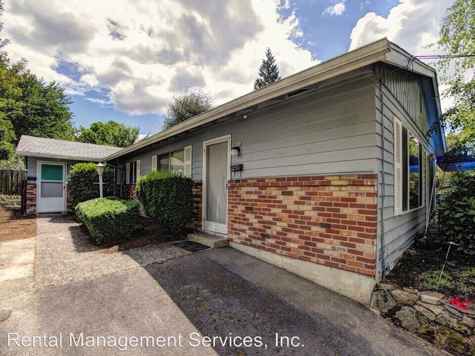 8834 SE 9th Ave in Portland, OR - Foto de edificio