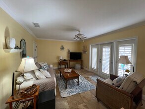 5164 Beach Dr SE in St. Petersburg, FL - Building Photo - Building Photo