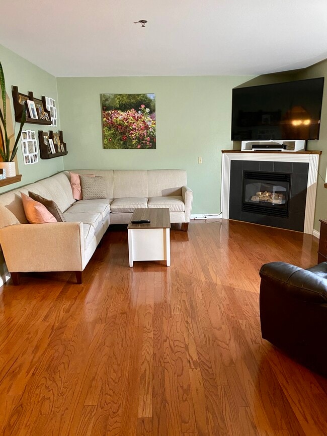 350 Kristin Ct W in Brookfield, WI - Building Photo - Building Photo