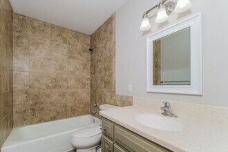 8710 W 99th Terrace in Overland Park, KS - Building Photo - Building Photo