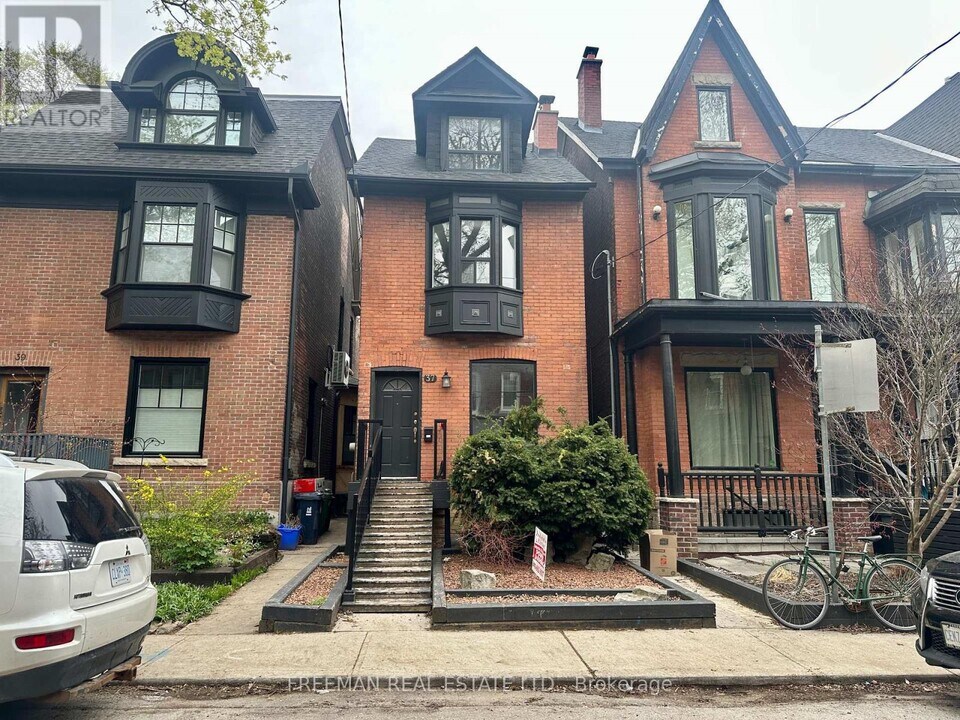 37 Grant St in Toronto, ON - Building Photo