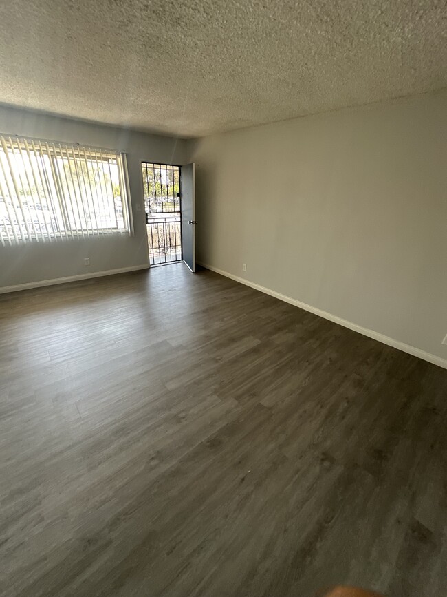 1026 S Flower Apartments in Inglewood, CA - Building Photo - Building Photo